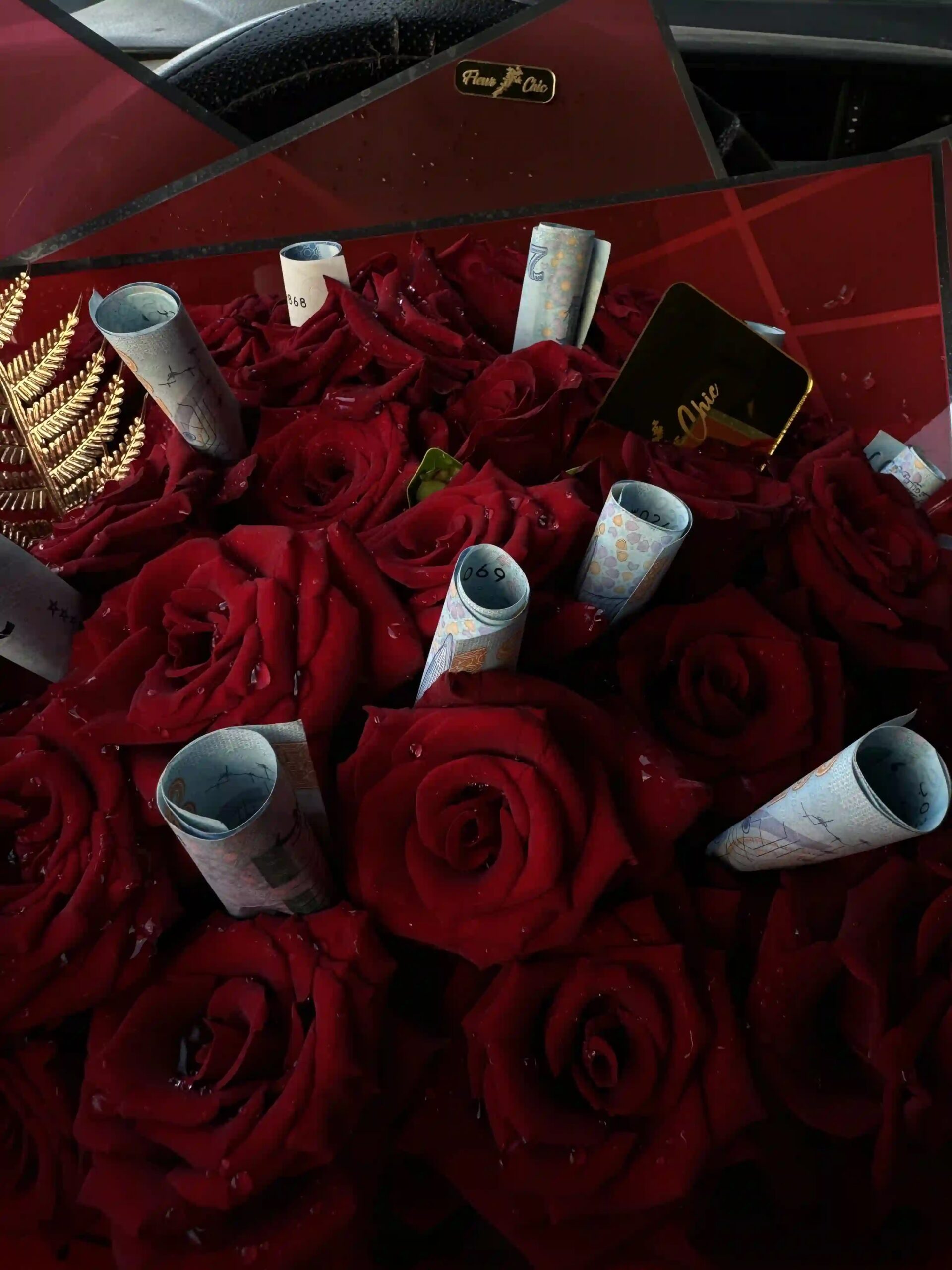 Bouquet de Roses Rouges & Billets  - Coffret Cadeau de Luxe Prestige & Fortune