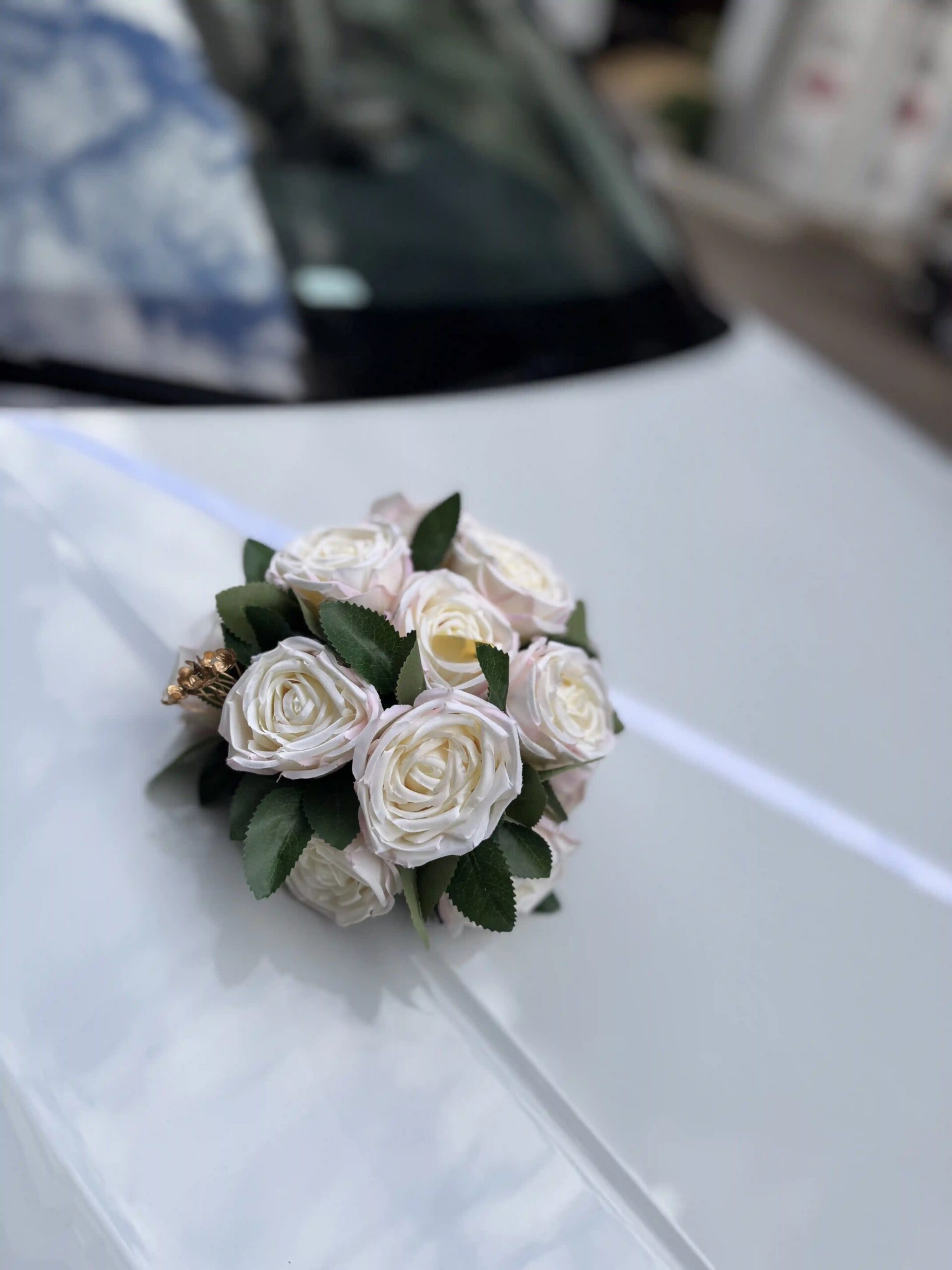 Décoration Florale pour Voiture de Mariage de Luxe - Pack Élégance Blanche